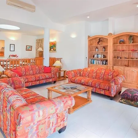 Villa Sleeps 8 Pool Air Con Wifi