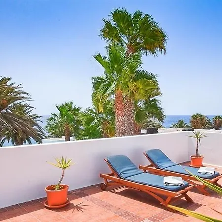 Sleeps 8 Pool Air Con Wifi