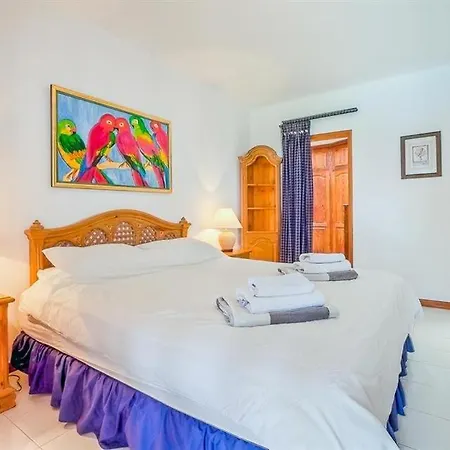 Villa Sleeps 8 Pool Air Con Wifi