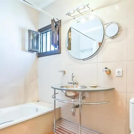 Sleeps 8 Pool Air Con Wifi Villa
